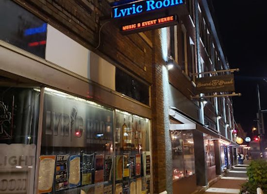 wisconsin/green-bay/landmark/lyric-room-at-stage-1