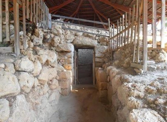 greece/zakynthos/landmark/mycenaean-tholos-tomb-of-poros