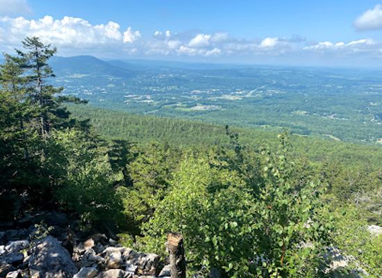 vermont/bennington/landmark/white-rocks