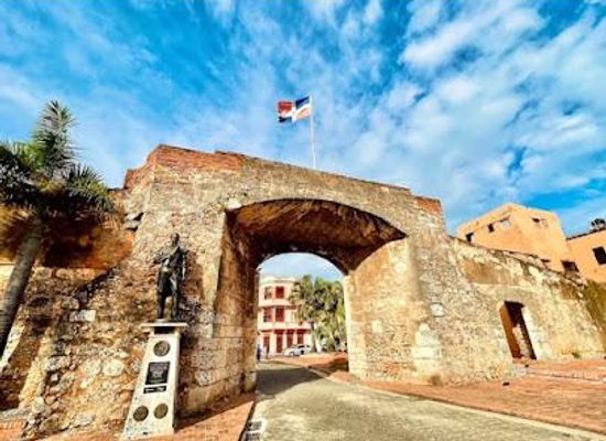 dominican-republic/enriquillo-valley/landmark/puerta-de-la-misericordia