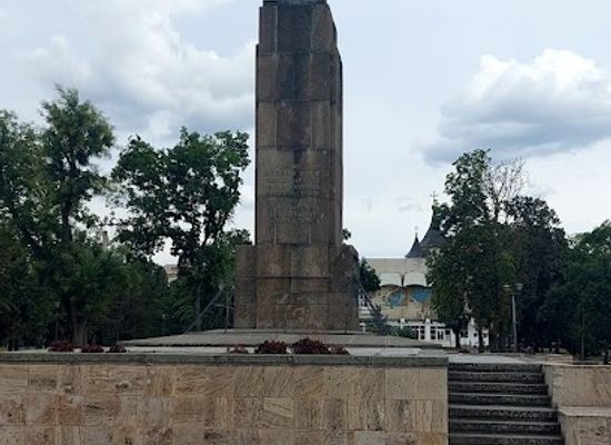 romania/bihor/landmark/monumentul-ostasului-roman