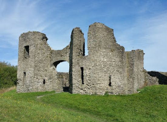 united-kingdom/cardiganshire/landmark/newcastle-emlyn-castle
