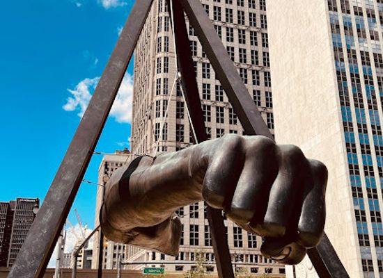 michigan/detroit/midtown-detroit/landmark/monument-to-joe-louis-the-fist