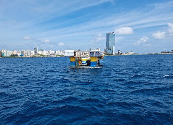 maldives/male/landmark/whale-submarine