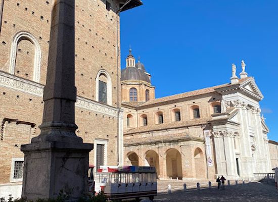italy/urbino/landmark/obelisk-of-urbino