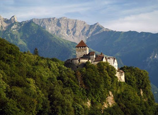 liechtenstein/unterland/landmark/liechtenstein-center