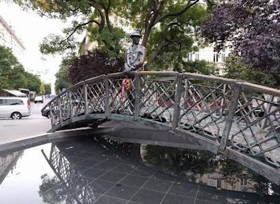 hungary/central-hungary/landmark/statue-of-imre-nagy