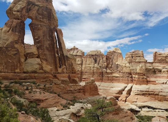 utah/canyonlands/landmark/druid-arch