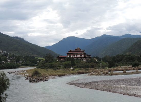 bhutan/sarpang/landmark/mo-chhu-river