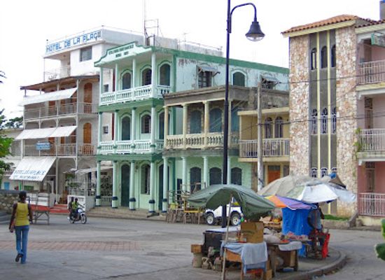 haiti/jacmel/landmark/hotel-de-la-place