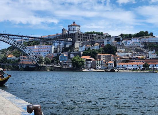portugal/porto/landmark/porto-walkers