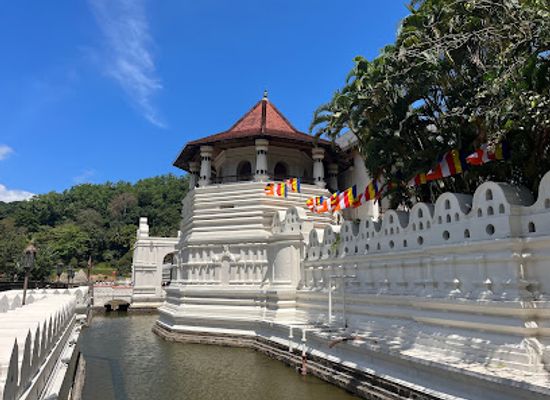 sri-lanka/dry-zone/landmark/sri-dalada-maligawa