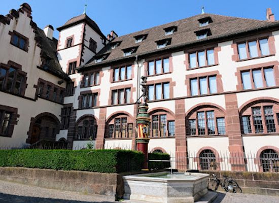 switzerland/basel/landmark/sevogel-brunnen