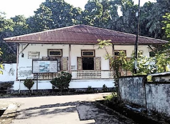 indonesia/banda-islands/landmark/eks-de-vries-huis-te-banda