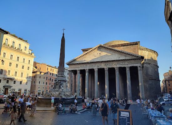 italy/rome/trevi/landmark/piazza-del-quirinale