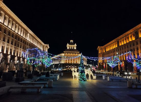 bulgaria/sofia-region/landmark/western-end-of-sofia-s-unique-yellow-brick-road-at-independence-square