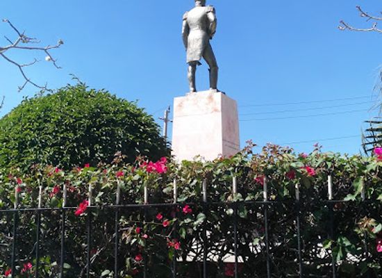 jamaica/kingston/new-kingston/landmark/simon-bolivar-statue