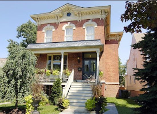illinois/chicagoland/landmark/the-race-house