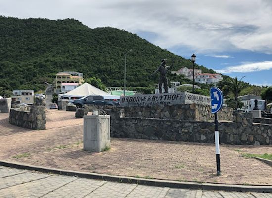 sint-maarten/cole-bay/landmark/osborne-kruythoff-the-traffic-man