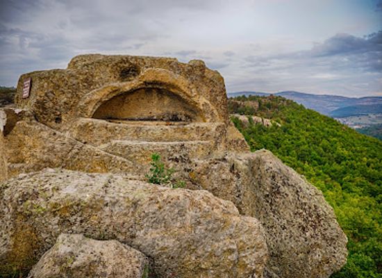 bulgaria/thrace/landmark/thracian-rock-hewn-sanctuary-tatul