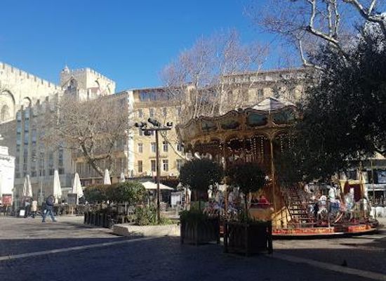 france/languedoc/landmark/pl-de-l-horloge