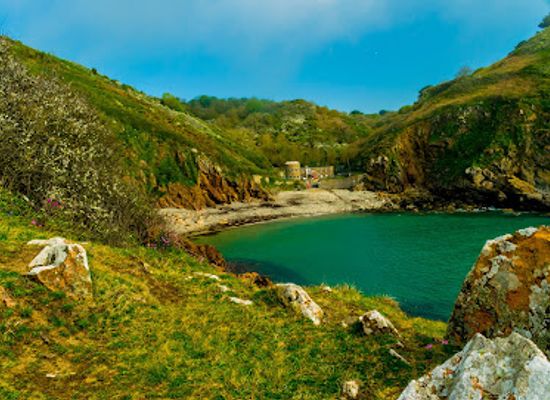 guernsey/perelle-bay/landmark/petit-bot-tearooms