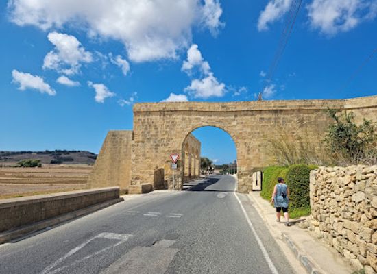 malta/gozo/landmark/gozo-aqueduct