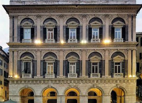 italy/genoa/landmark/piazza-s-lorenzo