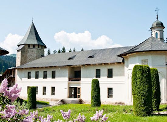 romania/moldova-area/landmark/putna-monastery-museum