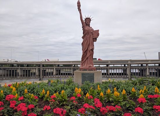 iowa/cedar-rapids/landmark/51-1st-avenue-bridge-veterans-memorial-building