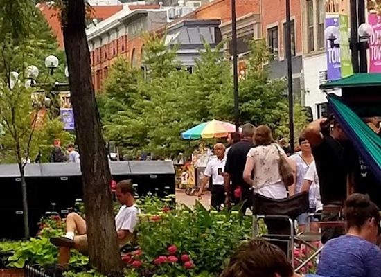 colorado/front-range/landmark/r-gallery-boulder-wine-bar