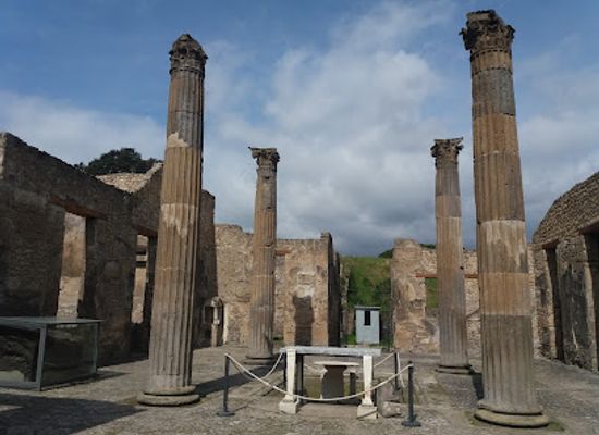 italy/pompeii/pompeii-archaeological-park/landmark/casa-di-obellio-firmo
