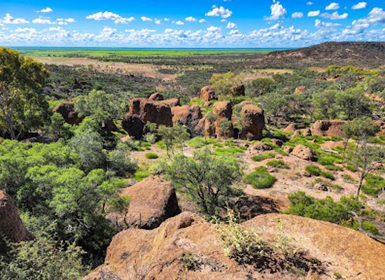 australia/outback/landmark/lark-quarry-dinosaur-trackways