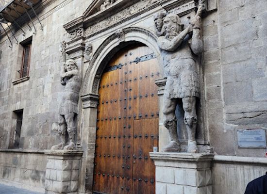 spain/zaragoza/el-gancho/landmark/palacio-de-los-condes-de-morata-o-de-luna