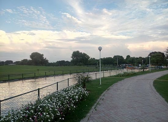 pakistan/lahore/model-town/landmark/model-town-boating-area