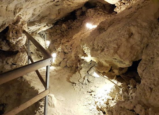 czechia/moravia/landmark/cave-turold