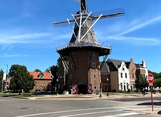 iowa/little-switzerland/landmark/pella-historical-village-vermeer-windmill