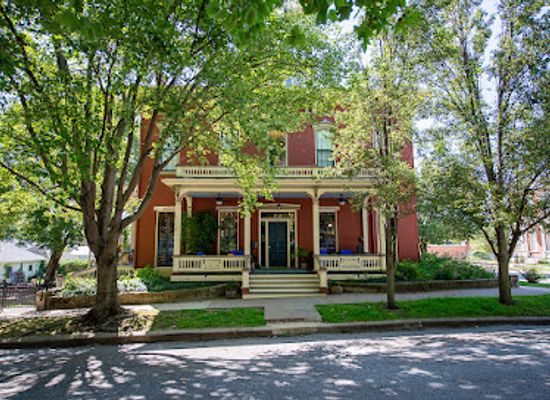 missouri/hannibal/landmark/the-belvedere-inn