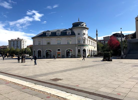 kosovo/lab/landmark/teatri-kombetar