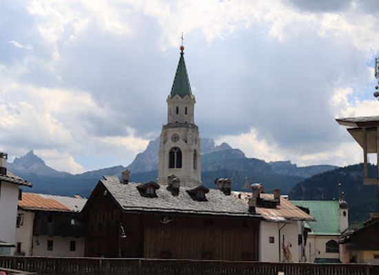 italy/cortina-d-ampezzo/landmark/basilica-minore-dei-santi-filippo-e-giacomo