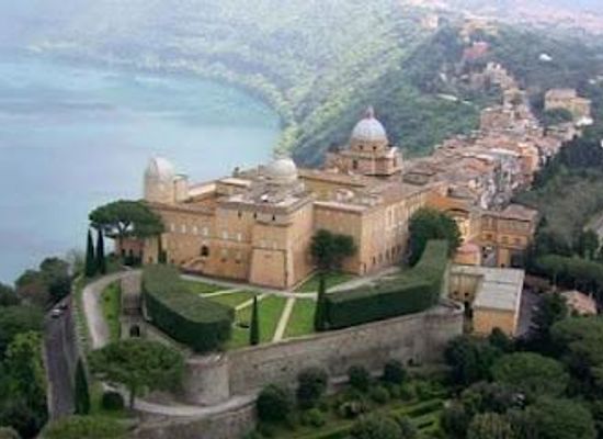 vatican-city/vatican-gardens/landmark/castel-gandolfo