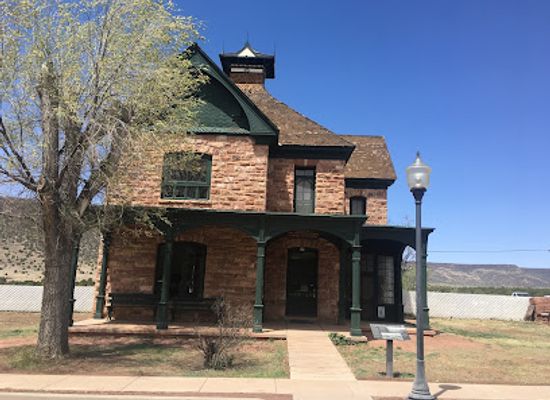 arizona/apache-county/landmark/former-us-fort-apache