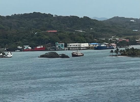 honduras/bay-islands/landmark/roatan-shipwreck