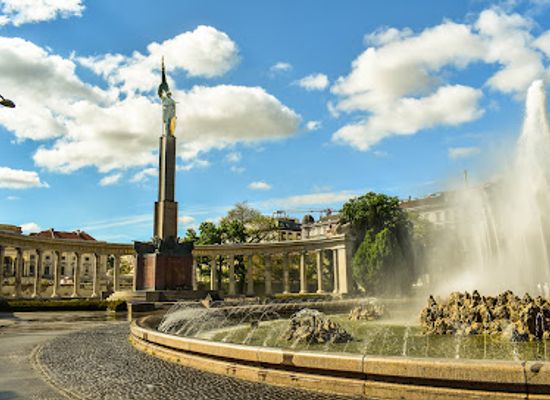 austria/vienna/landstrasse/landmark/monument-in-honor-of-the-soldiers-of-the-soviet-army