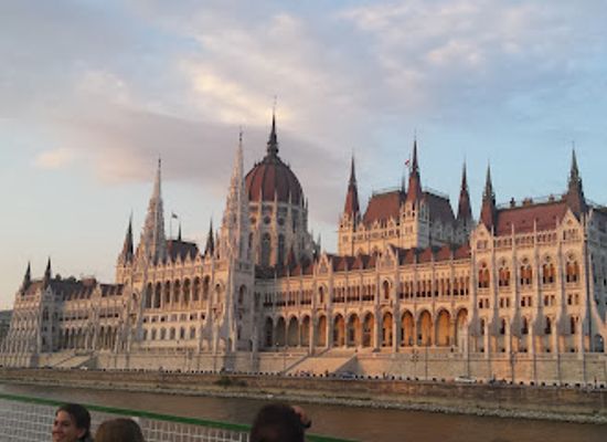 hungary/central-transdanubia/landmark/shoes-on-the-danube-bank