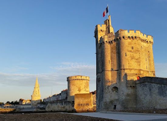 france/la-rochelle/landmark/la-rochelle-porte-dauphine