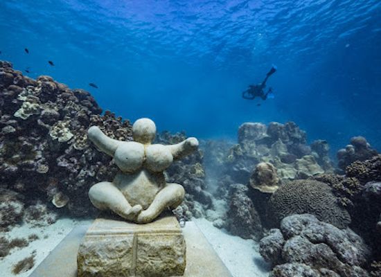 curacao/playa-santa-cruz/landmark/underwater-chichi-at-playa-kalki-by-serena-s-art-factory
