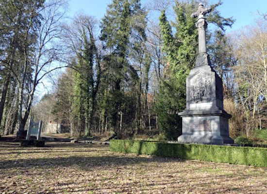 luxembourg/clervaux/landmark/monument-kloppelkrieg