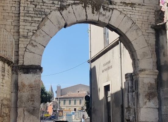 france/nimes/landmark/la-porte-de-france
