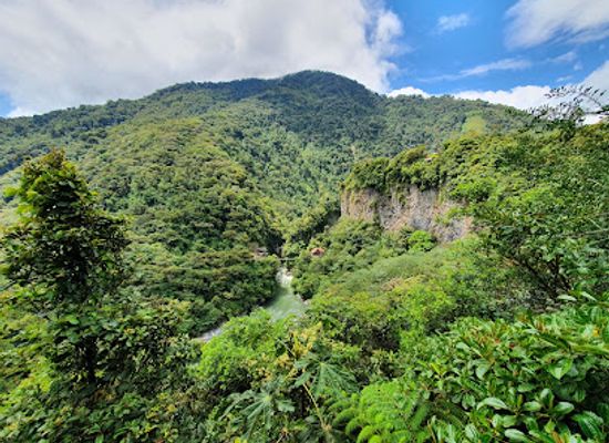 ecuador/napo-region/landmark/columpio-extremo-el-abismo-del-diablo
